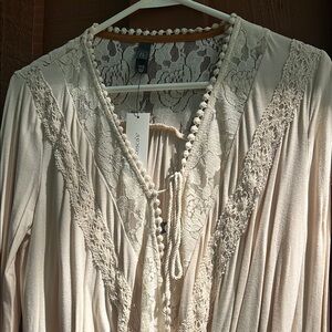 Francesca‘s Women’s Cream Lace Detail Blouse XXS NWT